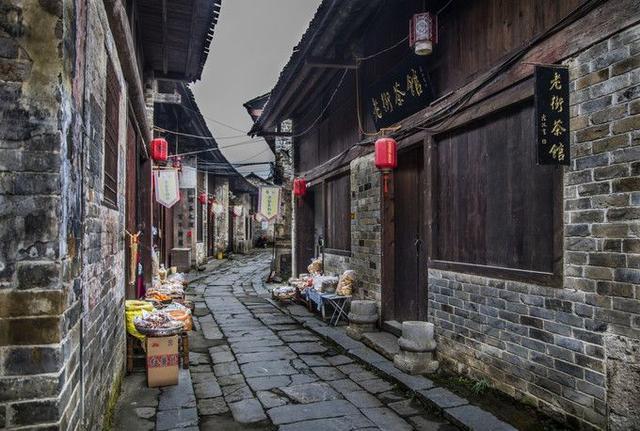长安十二时辰里李必会见太子后，为什么要赐死两个小道童？游戏画面