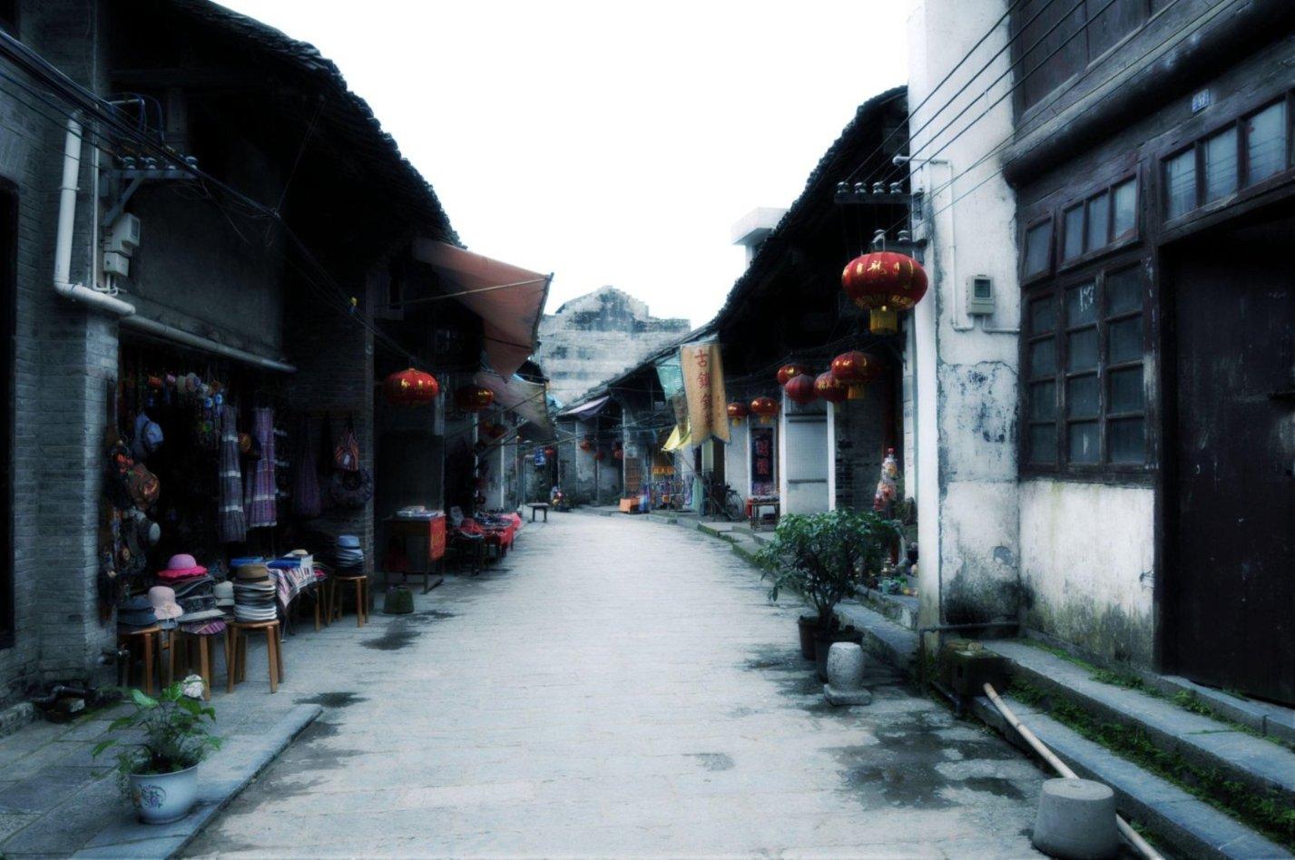 现在普遍住房都是高层，想问一下发生火灾往上还是往下跑？游戏画面